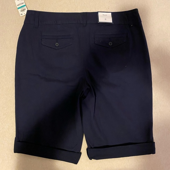 Charter Club Woman’s Shorts Size 16 - Picture 2 of 7